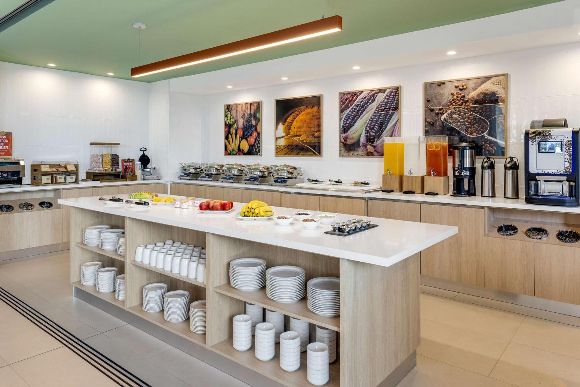 ホテル Hampton By Hilton Guanacaste Airport リベリア エクステリア 写真