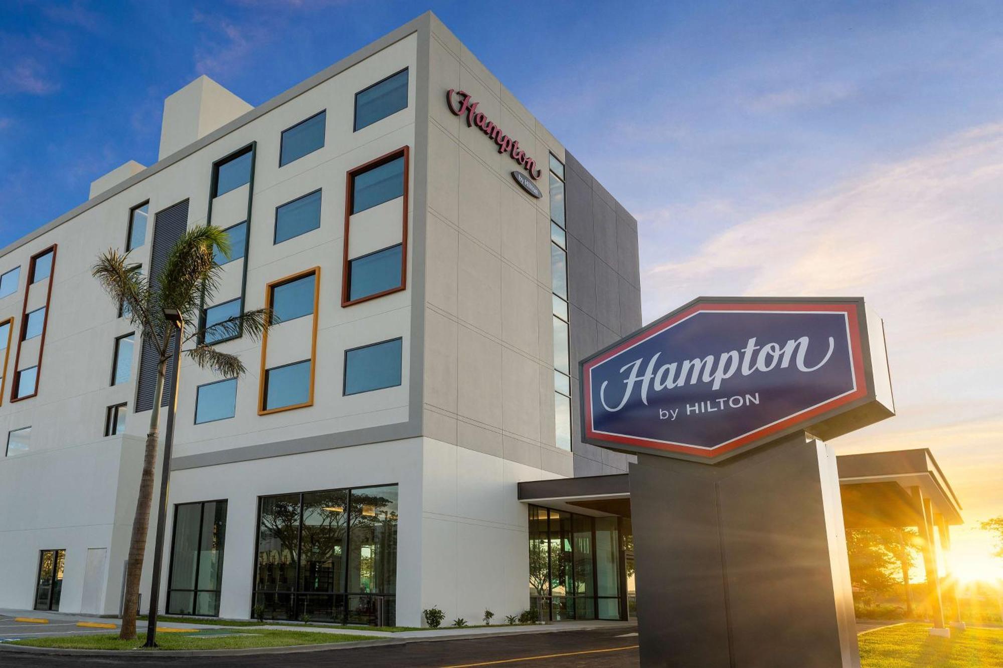 ホテル Hampton By Hilton Guanacaste Airport リベリア エクステリア 写真